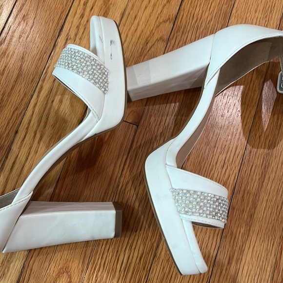 White block heels - Picture 6 of 10